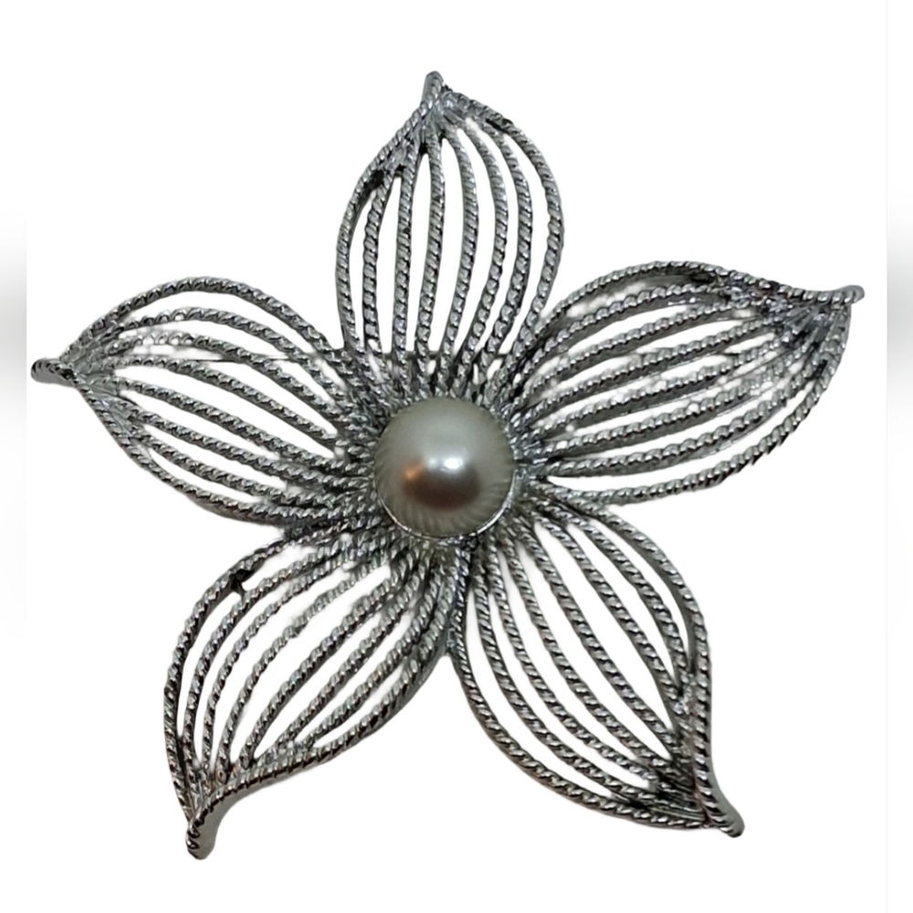 Vintage Sarah Coventry Silver Tone Flower Brooch with Faux Pearl Center